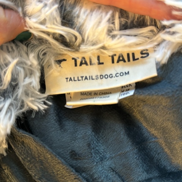 Tall Tails dog and/or cat bed. Super fluffy - Picture 3 of 4